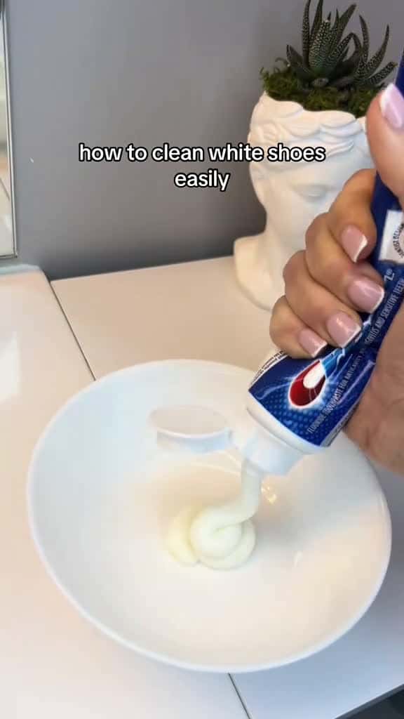 Cover for How to clean white shoes easily hacks shoes sneakers mom momhack momlife advice tiktok cle 14282 #shortvideosscoopz