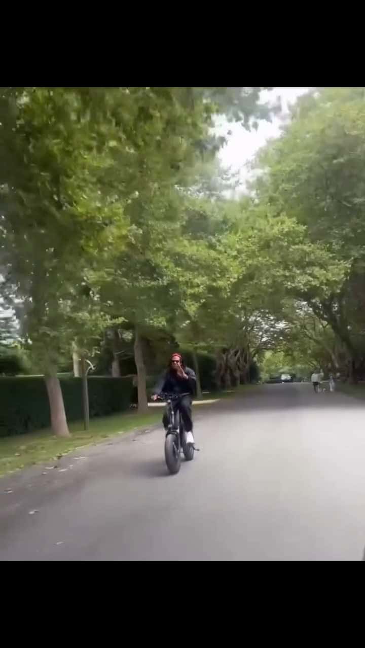 Cover for Jayz Riding a bike In NYC without Security is Crazy 🙄 #jayz #bikelife