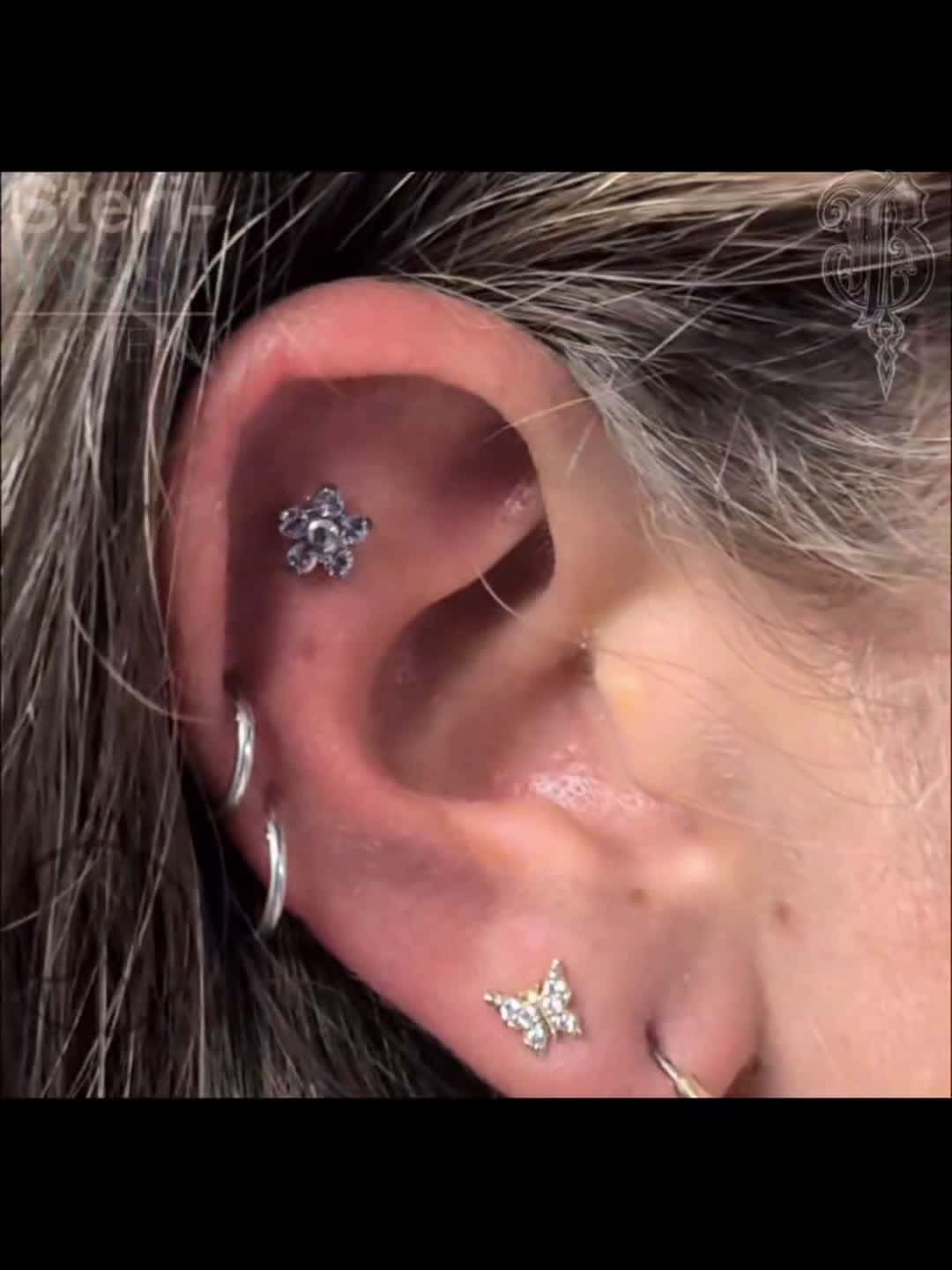 Cover for Tragus and anti-helix (aka flat) piercings. Come see me at @darksidejax_tattoo #tragus #traguspiercing #antihelixpiercing #antihelix #flatpiercing #pierced #piercing #piercings #piercing2me #bodypiercing #bodypiercings 