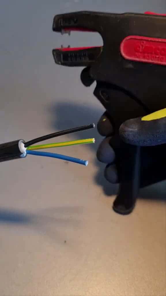 Cover for Smart Cable Cutting Tips for Electricians