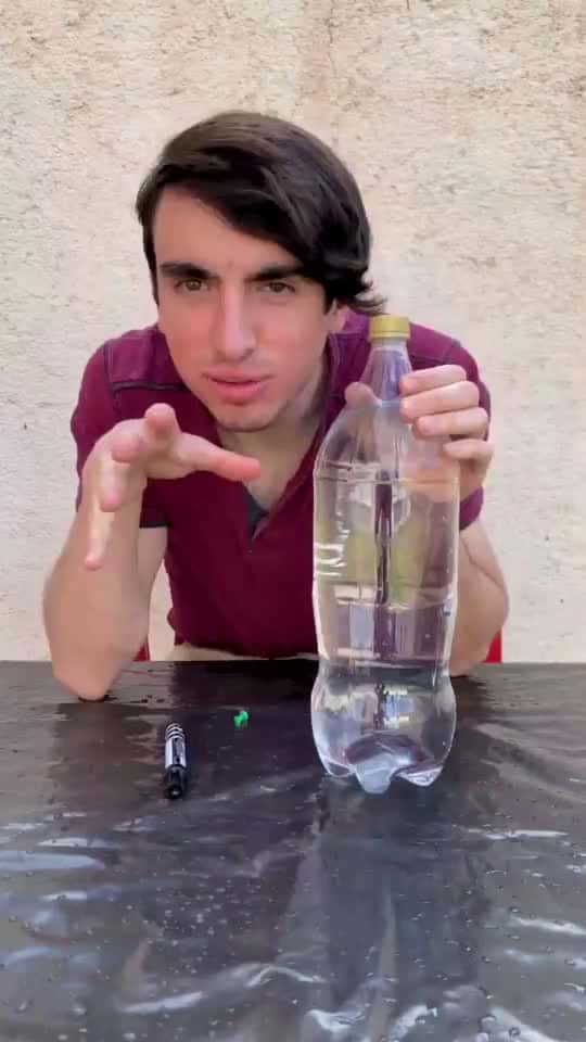 Cover for Quien de aqu sabe porque pasa esto lnstaPeterdelaG A quien le decimos que la abra 57382 #american