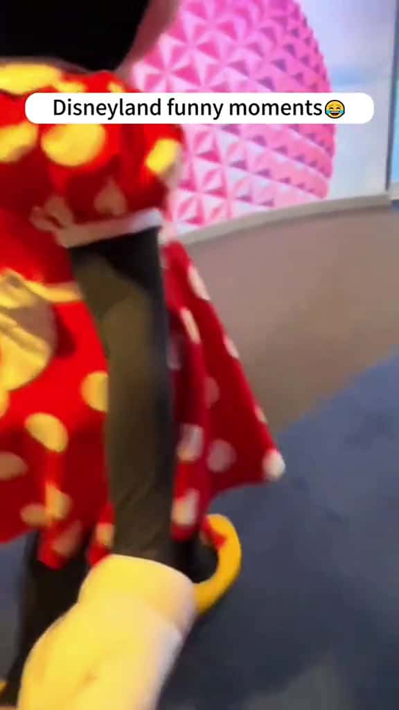 Cover for Disneyland funny moments funnymoments funnyvid disneyland viral fyp stitch 99231 #trend