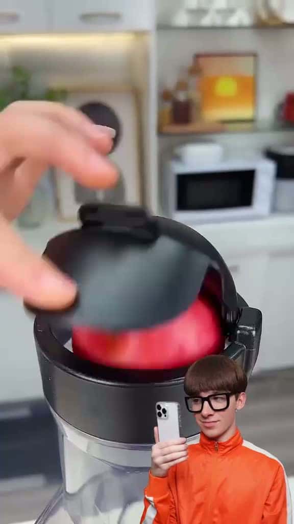 Cover for Juicing whole fruits #fyp #viralvideos  #scoopz #scoopzreels #scoopzcrew 