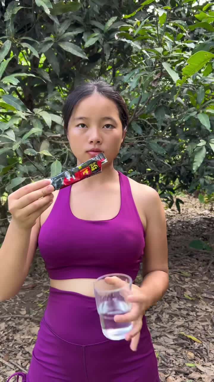 Cover for Is it really delicious to make coffee with a big chili? #maobuschcraft #bushcraft #tips #camping #survival #survival #FYP #hacks #girls #outdoors