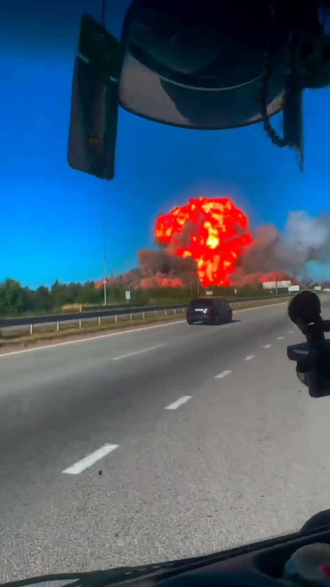 Cover for the gas station had no chance🤣