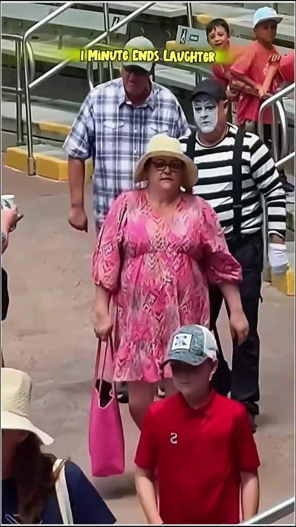 Cover for Soo funny mime funny funnyvideos seaworld smiles clown comedy viral tomthemime trending ti 18957 #trending