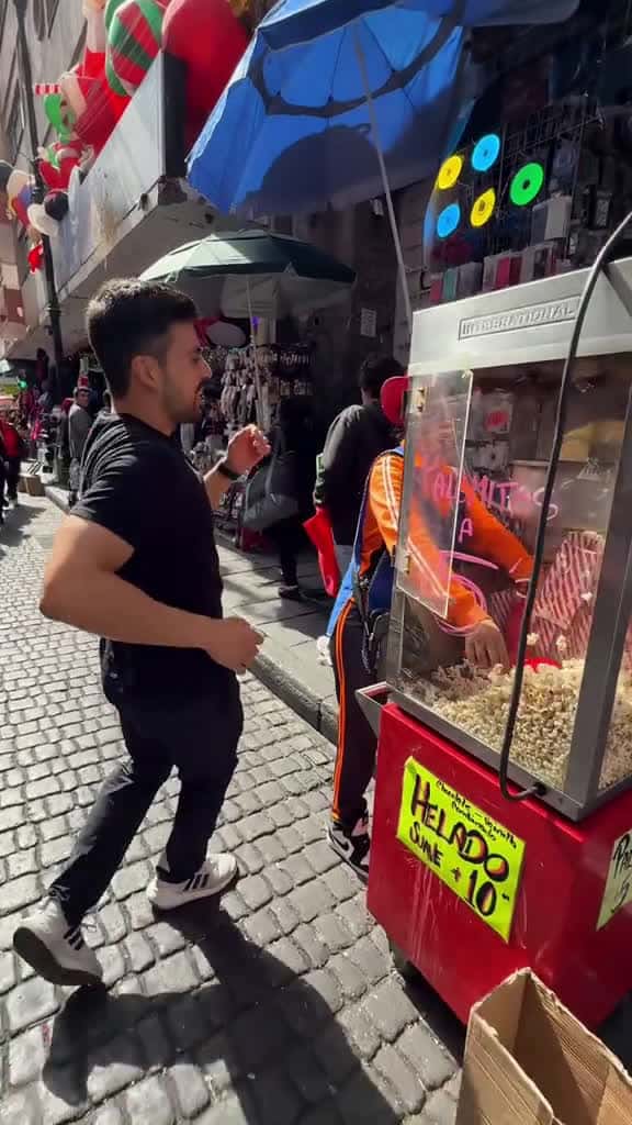 Cover for Experimentando con cosas en M xico vend an palomitas y helado pero normalmente no lo vend 41829 #trending