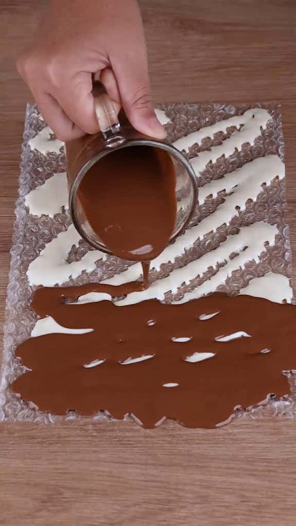 Cover for A little trick and the chocolate turns into a five-star restaurant dessert cooking Recipe 37279 #trending