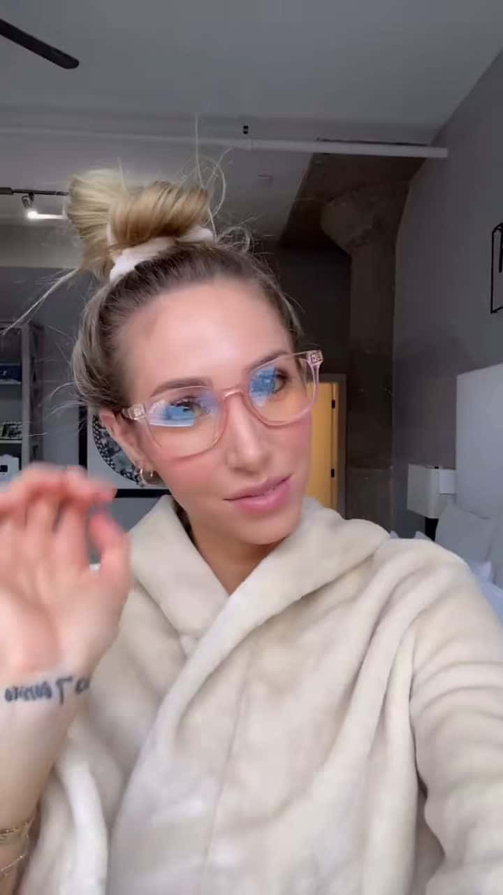 Cover for #imsoprettychallenge had to give this one a try 🧖🏼‍♀️ ⇨ 💁🏼‍♀️