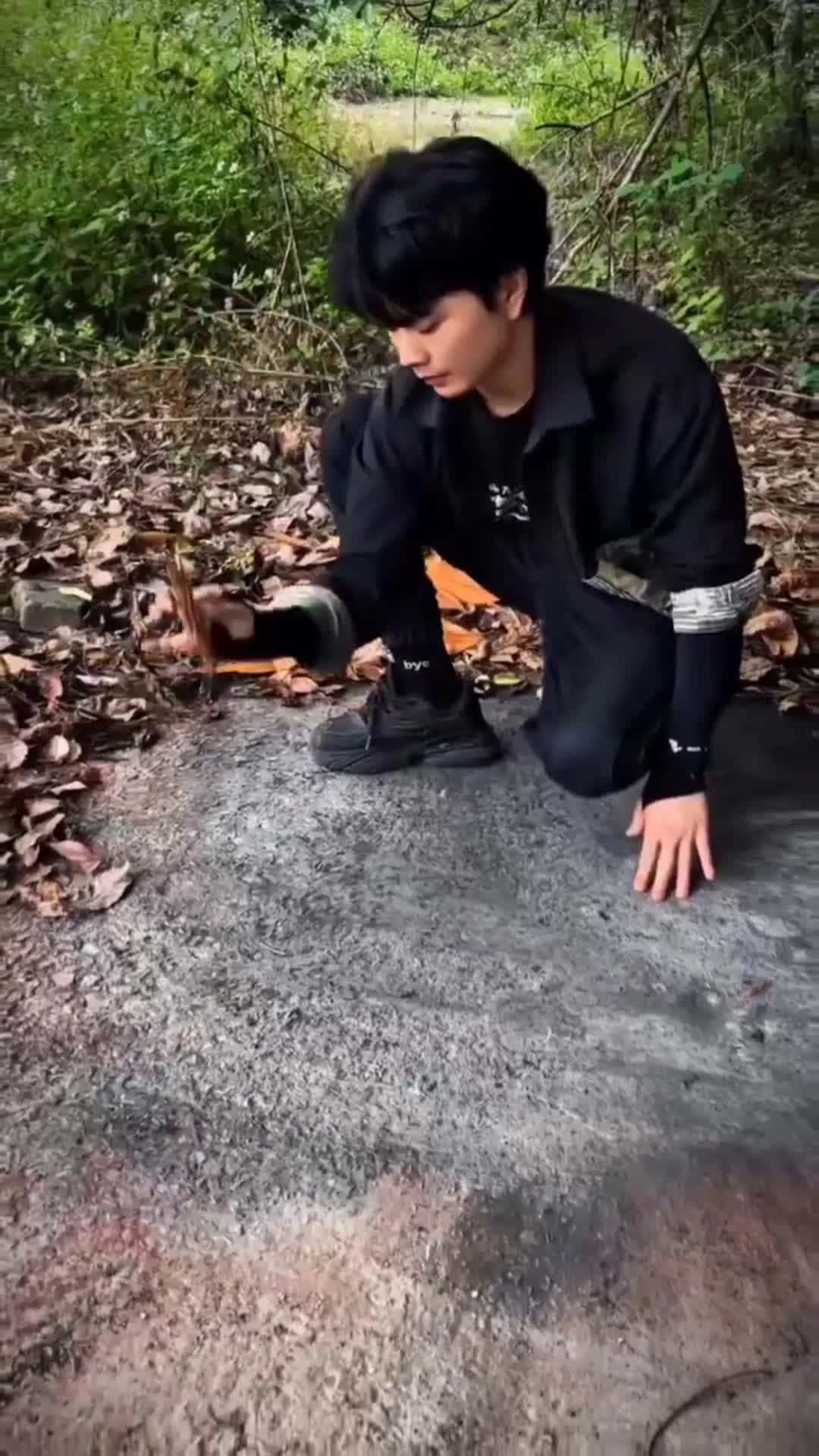 Cover for This is just amazing 🤔