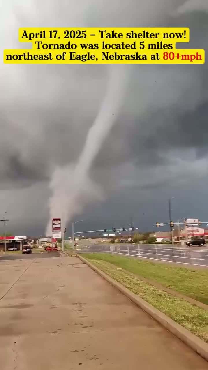 Cover for 😱😱😱 crazy tornado