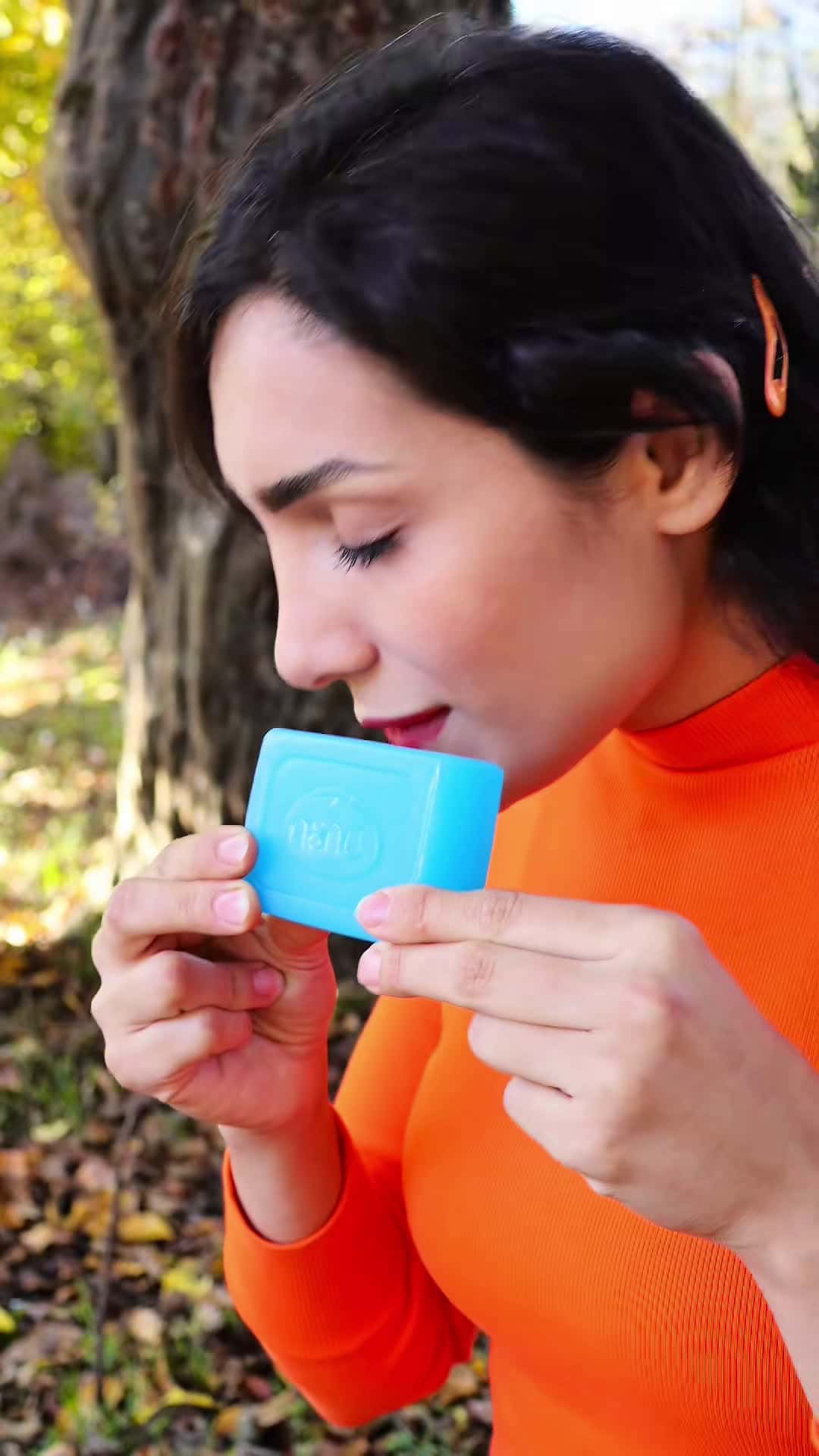 Cover for She shows you a great LifeHack for Survival🧼🕯️  Save and enjoy it👌🏻💐 شمع صابونی🧼🕯️  ممنونم از حمایتتون💐🙏🏻 #camping #outdoors #bushcraft #survival #lifehacks #narcissus