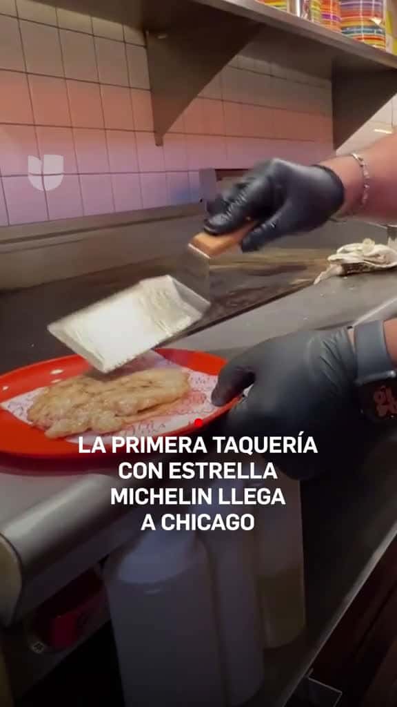 Cover for La taquer a El Califa de Le n est temporalmente en Chicago. Hablamos con el due o del prim 85547 #american