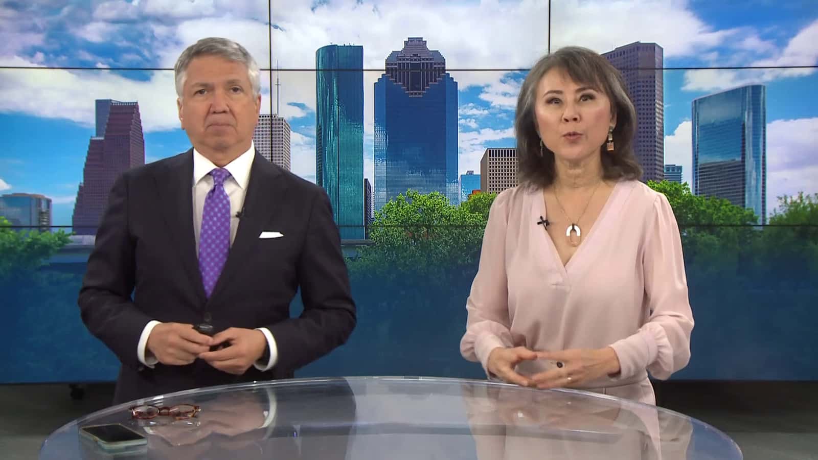 Cover for Beauty school student finds man dead on sidewalk outside west Houston steakhouse