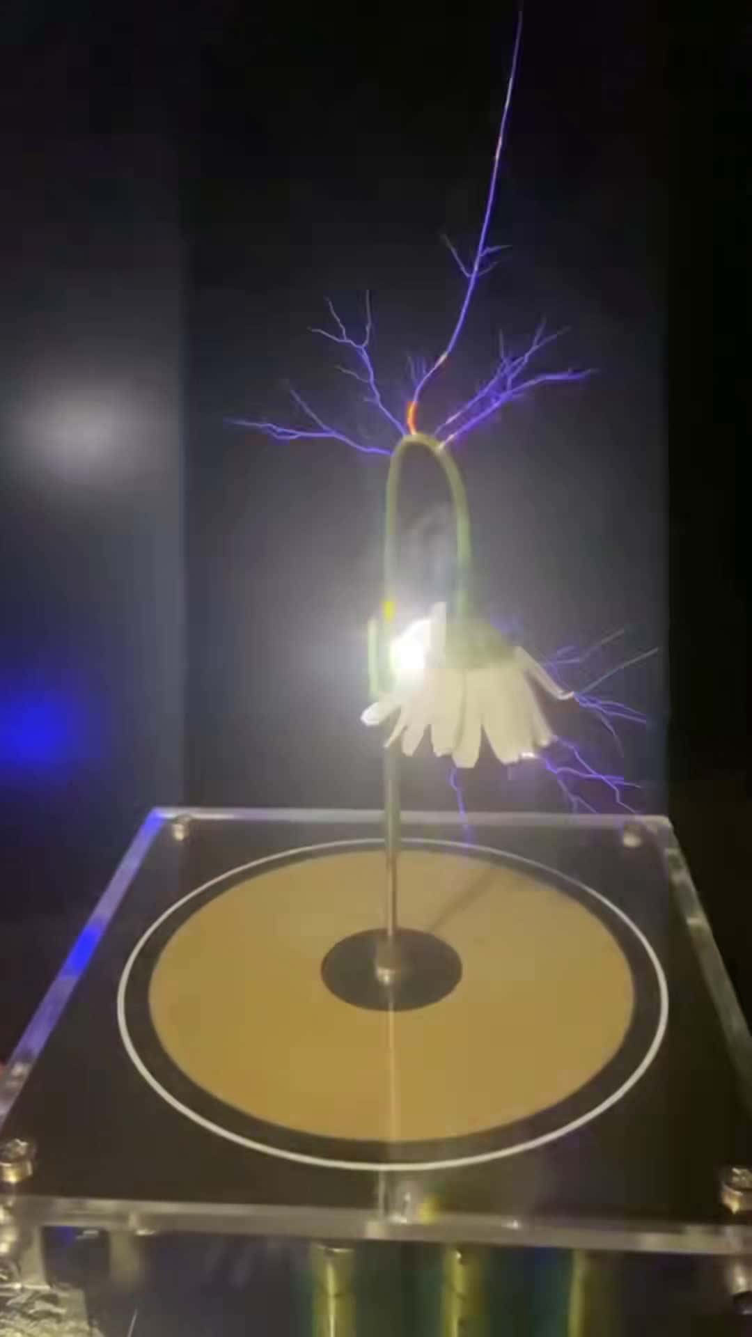 Cover for ⚡Muito incrível 😃... #musik #teslacoil #plasma #experience #satisfyngvideo #satisfying