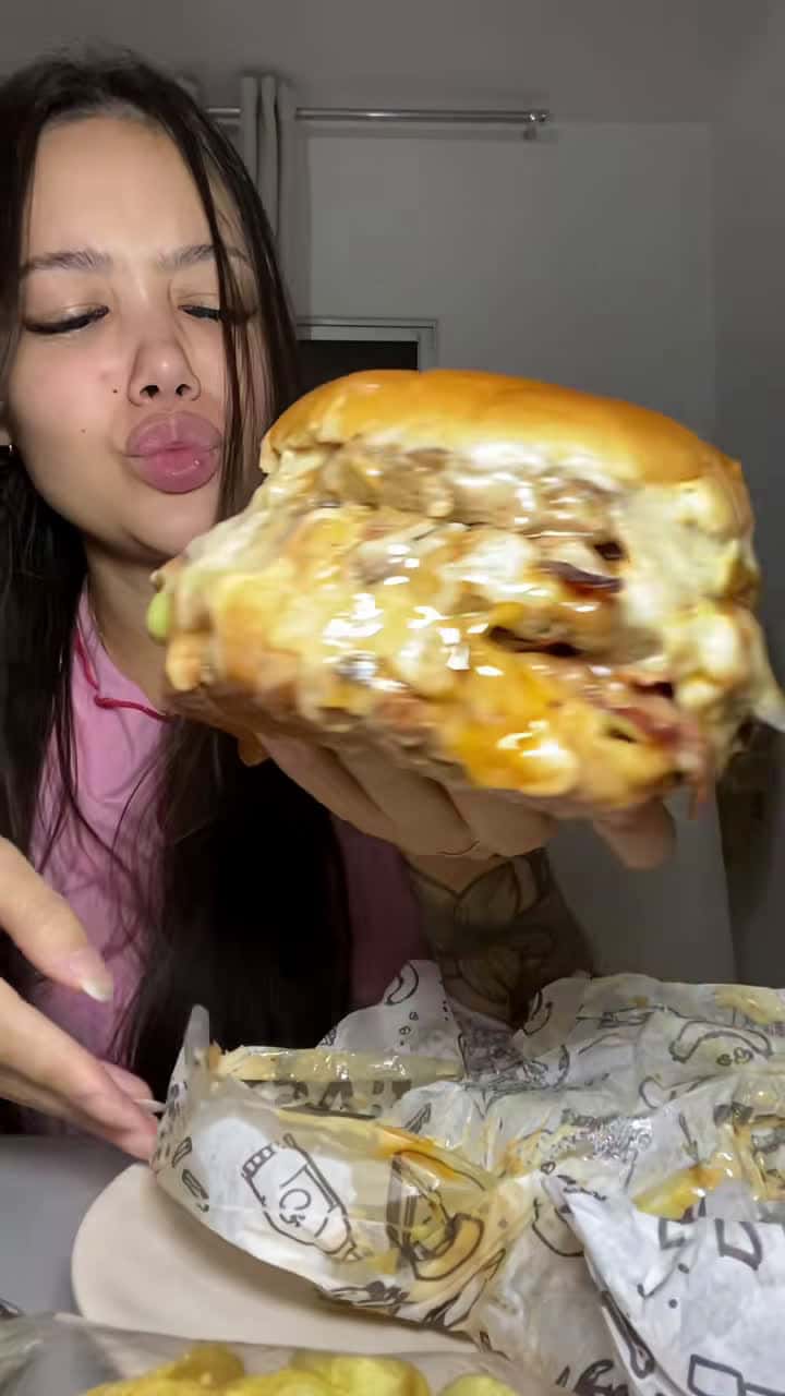 Cover for BI TE LO 🍔 . #comendo #hamburger #asmr #comidas