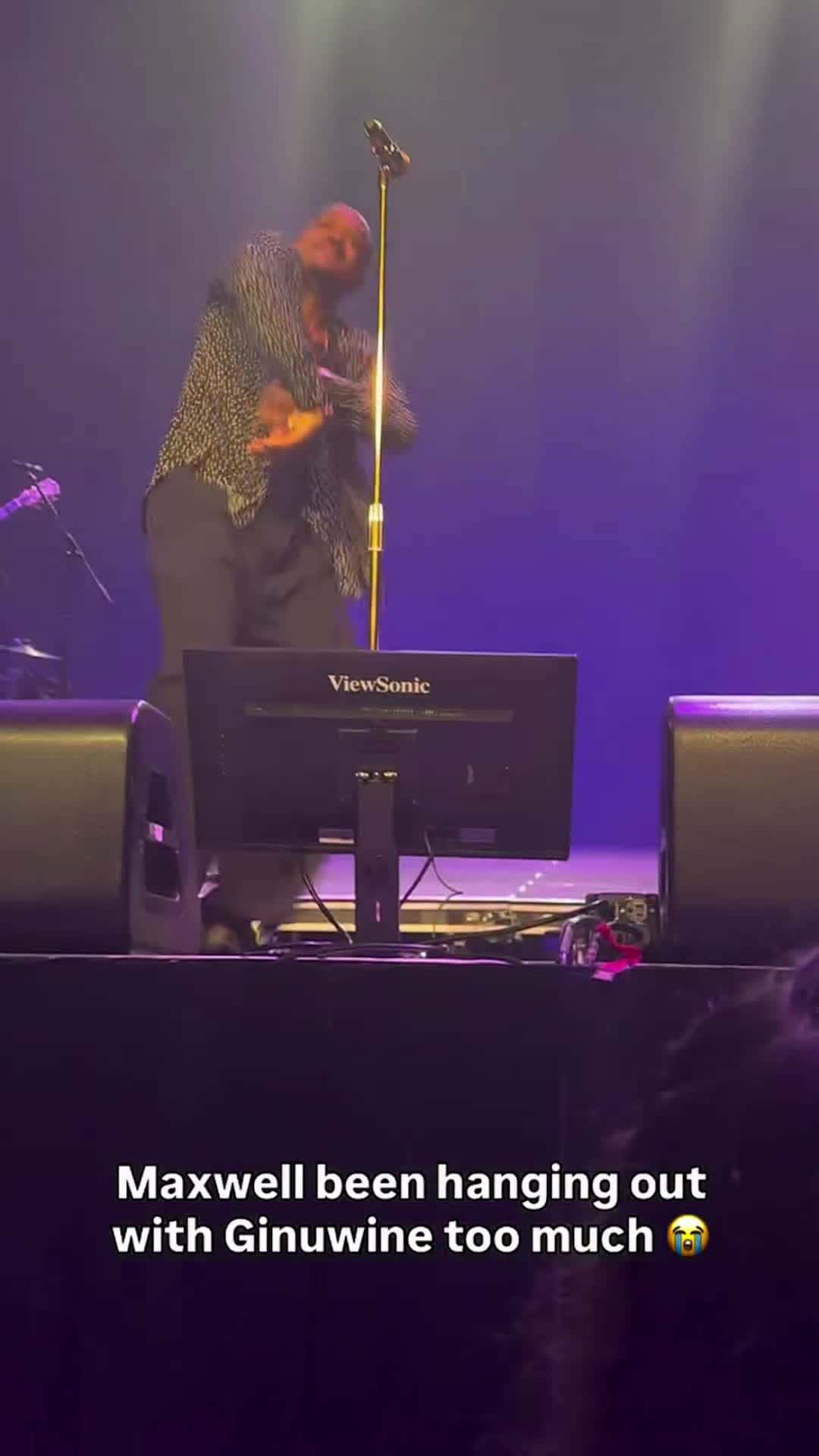 Cover for Maxwell be turning up at his concerts 😂😂