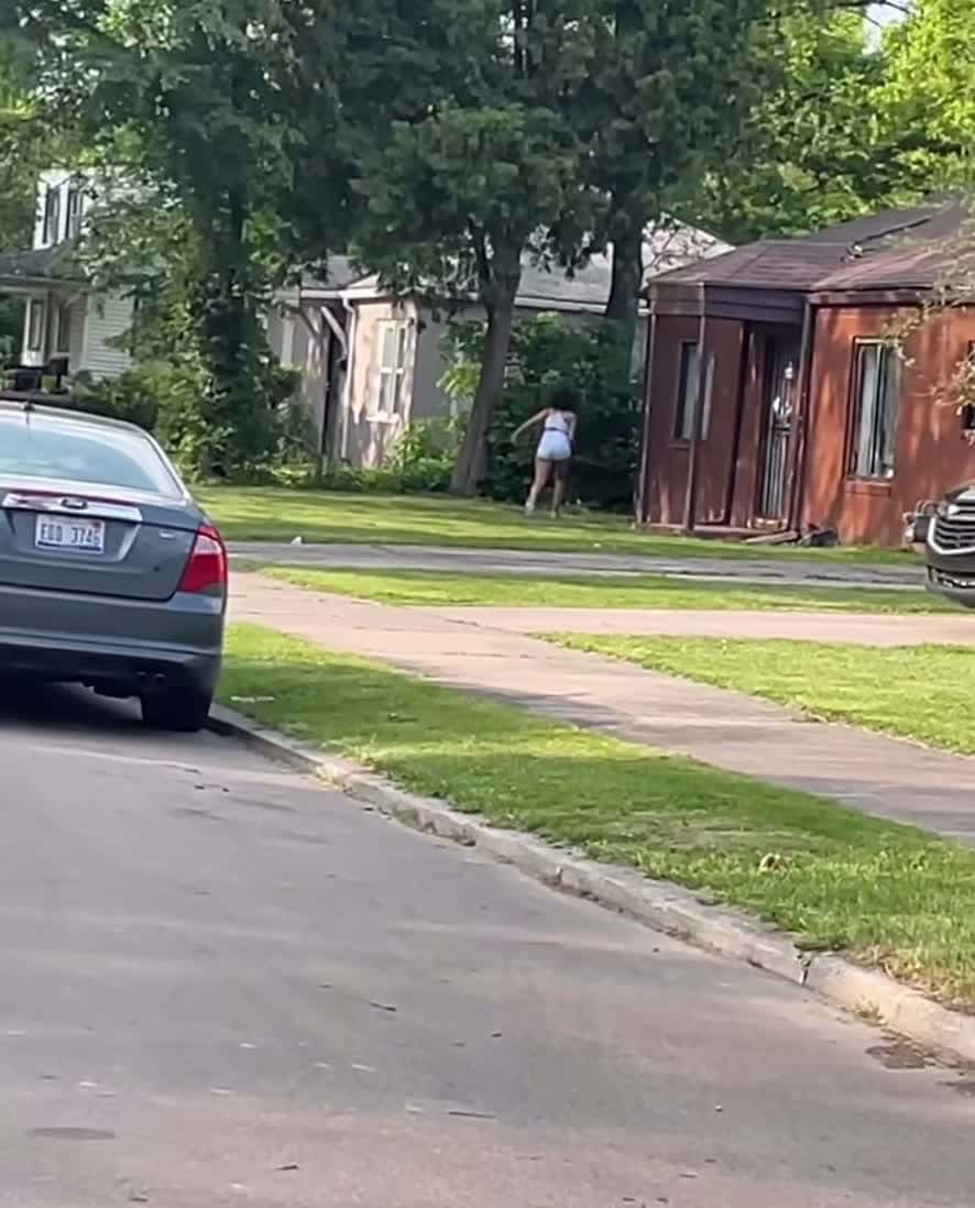 Cover for Woman catches her sister and her man together and goes nuts😳😳