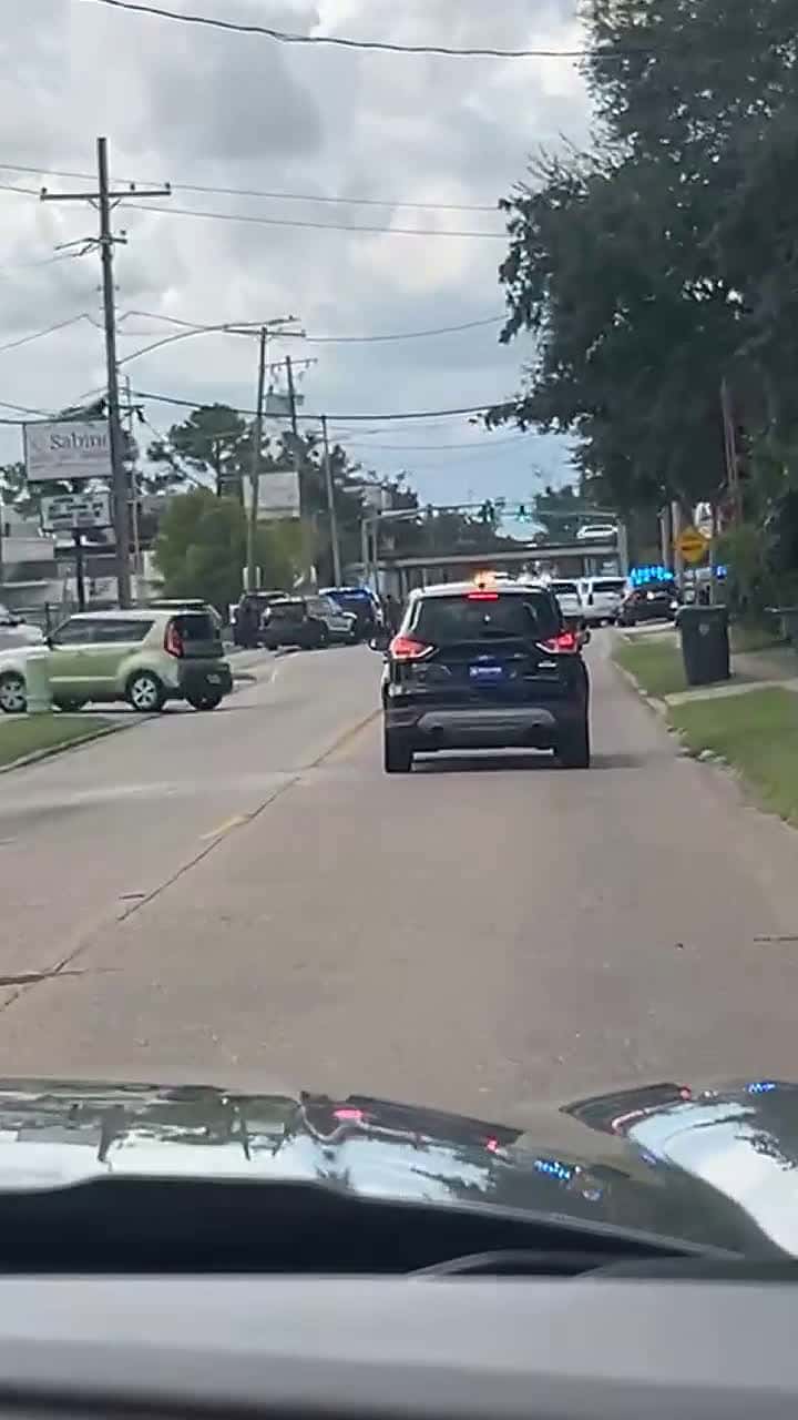 Cover for 1 in custody after chase ends on Common Street