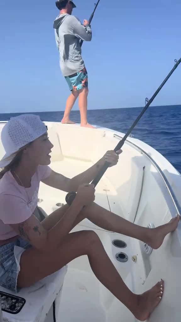 Cover for sushi time 😍🍣🫶🏼 #fishing #girlsfishing #fishtok #tuna #girlswhofish #likes #views #viral #fyp #sushi #scoopz 