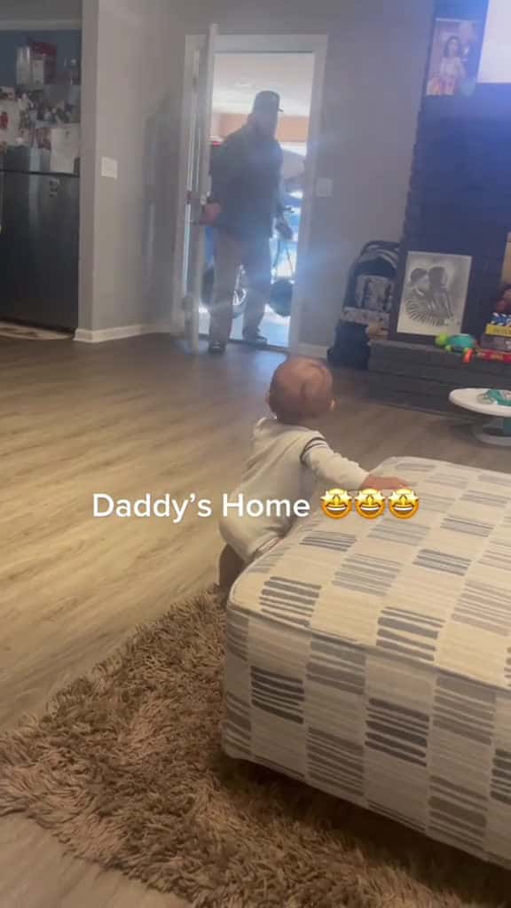 Cover for Baby s reaction when dad coming home baby father dad reaction cute Love foryou usa 68525 #ilovescoopz