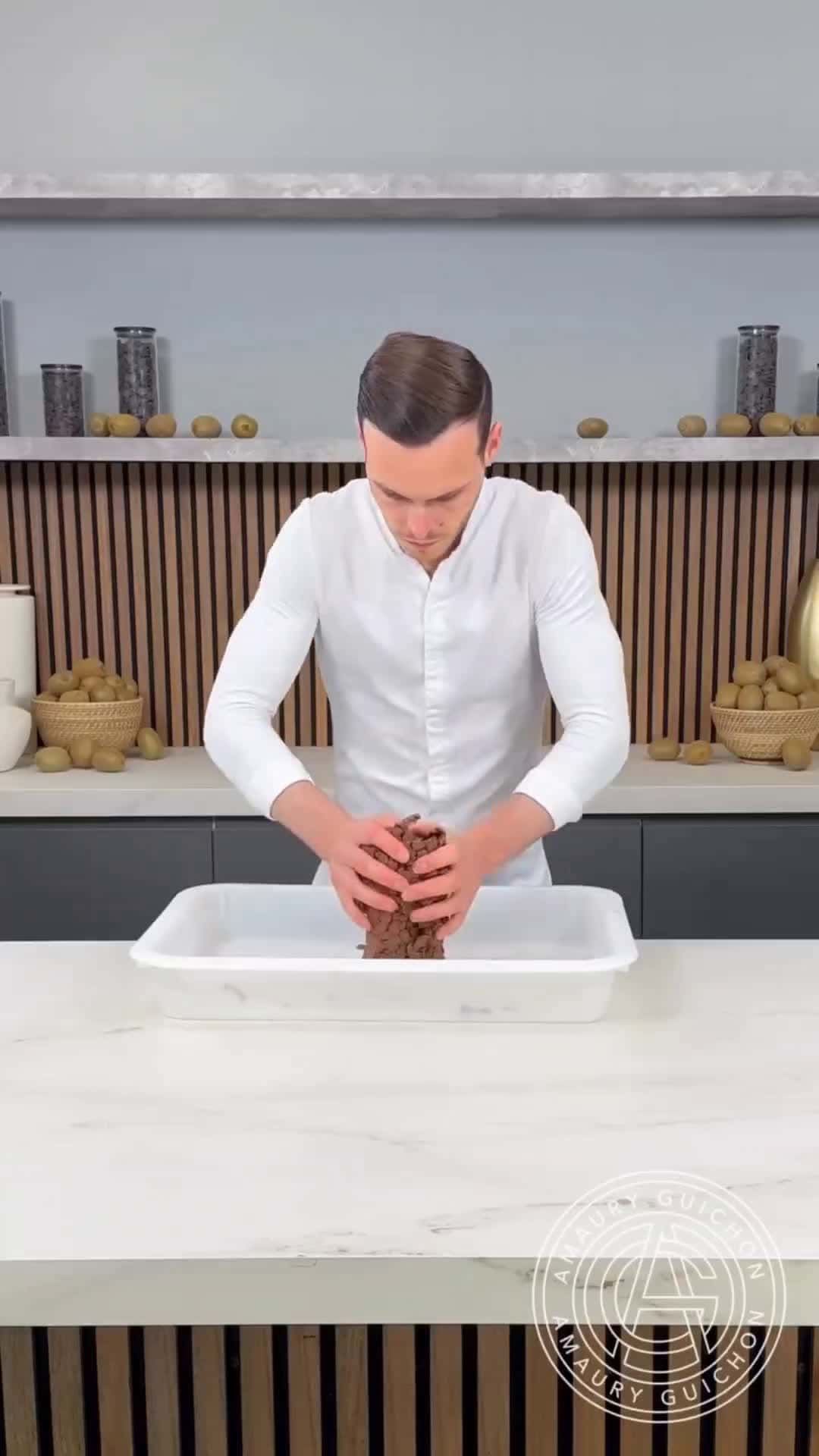 Cover for The sweetest bite of kiwi! 🥝When chocolate turns to clay!#amauryguichon #chocolate #kiwi