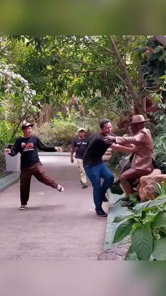 Cover for Statue prank fun funny prank bushman sofunny haha fyp fyp foryou scary funnytikto 86975 #nicevideo