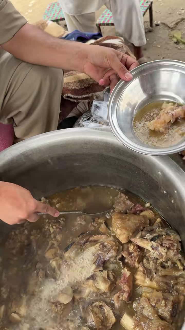 Cover for #OddlySatisfying Delicious trotter soup 😋