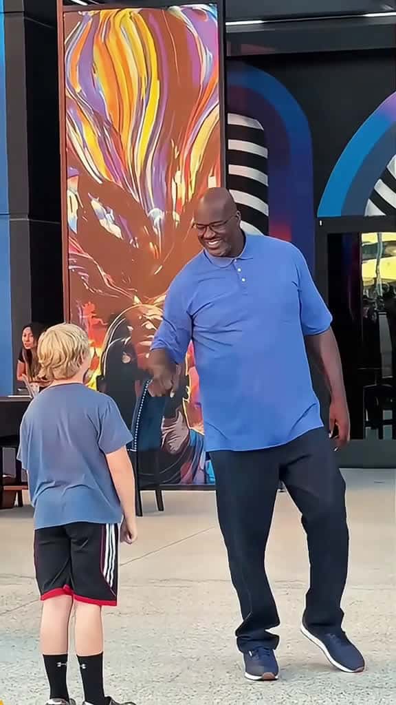 Cover for Shaq is a Gentle Giant🥰#fyp #basketball #foryoupage #nba #foryou#respect #shaq#nbaplayoffs #basketball#FirstVideoChallenge