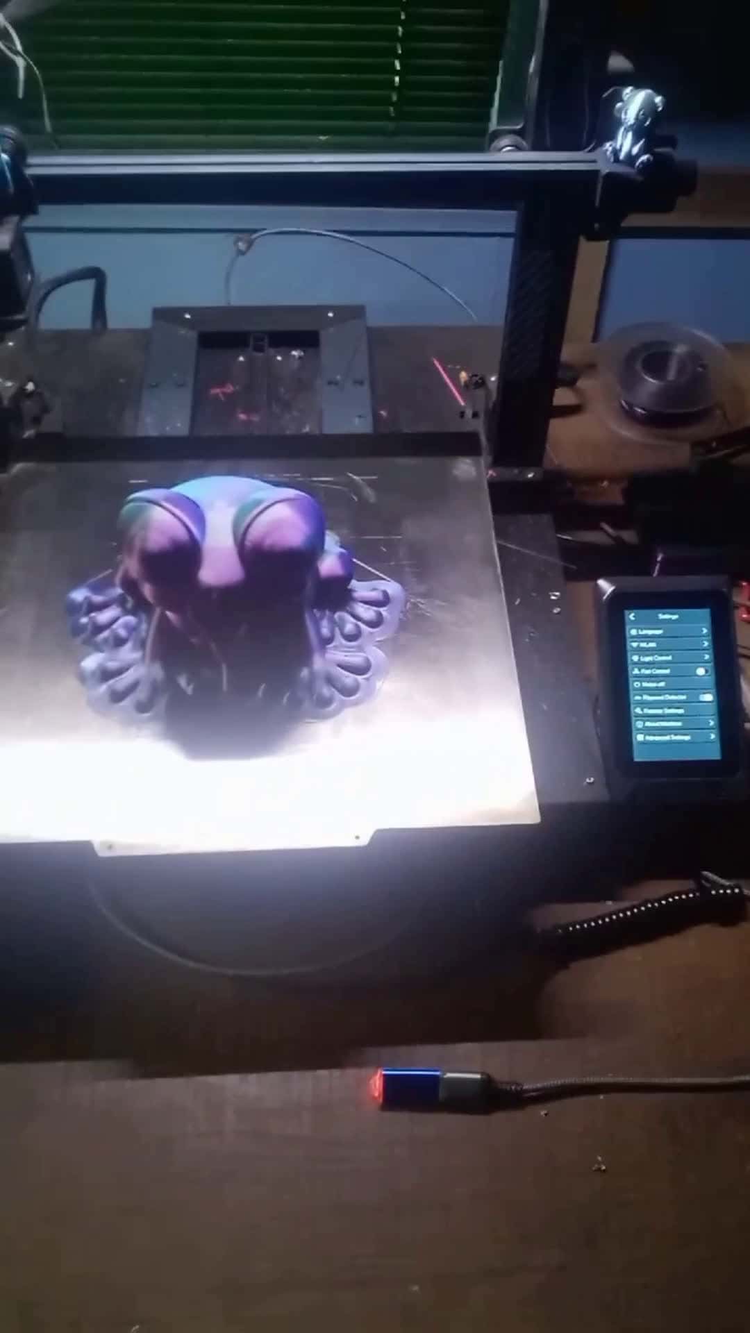 Cover for 3d printed a large frog 