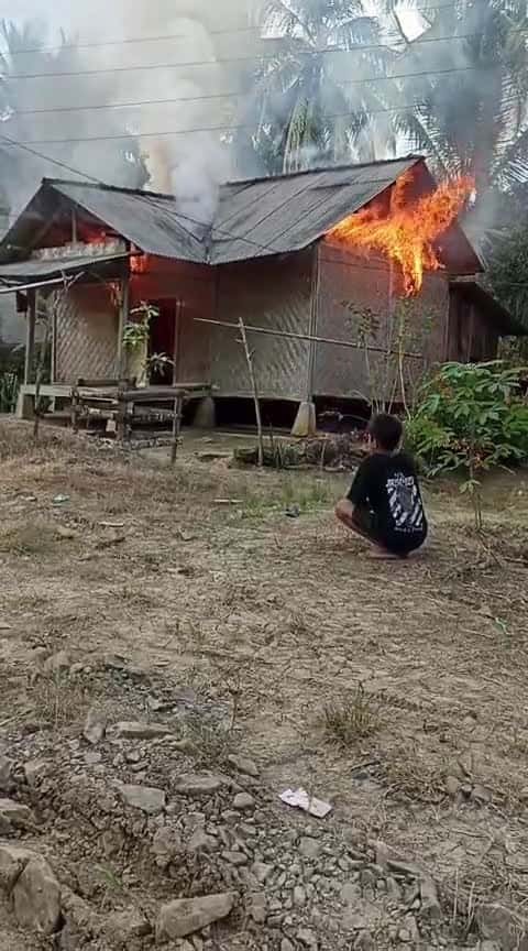 Cover for Satu Unit Rumah Warga Cibitung Hangus Terbakar Satu unit rumah milik Hani 35 warg 88952 #trending