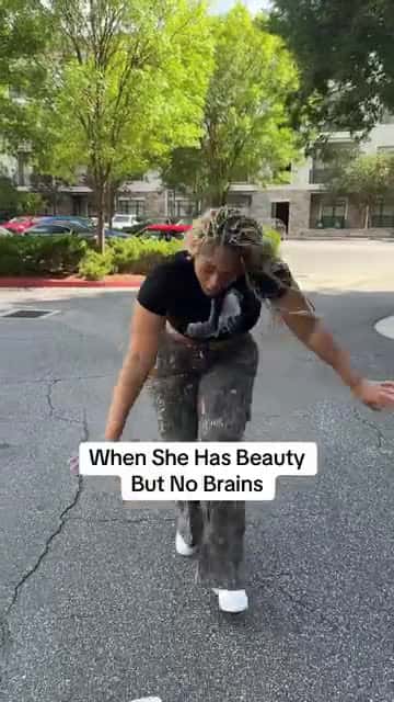 Cover for When she has beauty with no brains😹😹