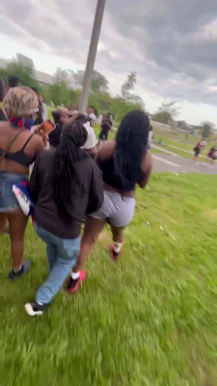 Cover for #TooFunnyToScroll #fight #funnyvideos #viralvideo 🌚🌚🌚🌚