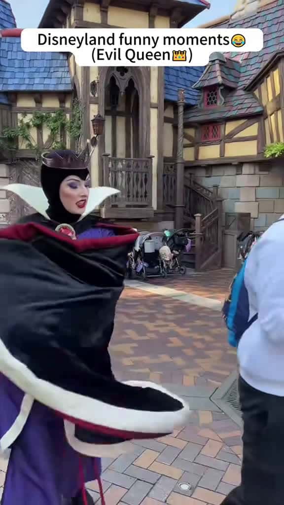 Cover for Disneyland funny moments Evil Queen funnymoments funnyvid fouryoupage disneyland viral dis 39070 #shortvideos