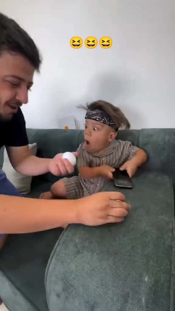Cover for middle finger prank  trandingvideo funnyvideos funnyprankvideos Arab foryoupageof 58751 #trendingscoopz