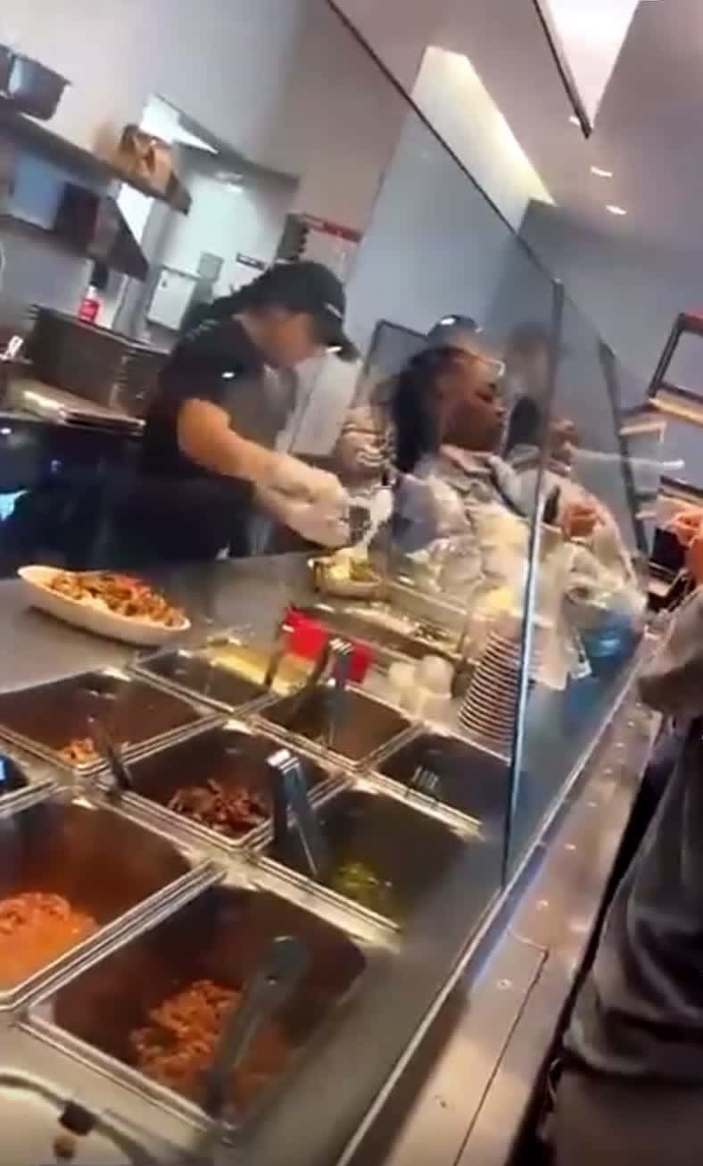 Cover for This all started because the chipotle worker didn’t wanna give the customer a bigger portion..  #fightcam  #chipotle  #foodtiktok  #fight  #foryoupage  #viralvideos  #share  #followme