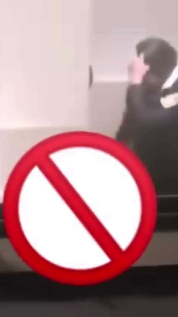 Cover for Al parecer no ahi mucho que hacer, otra oficial tambien de mexico en la gozadera / Apparently there isn’t much to do, another official also from Mexico enjoying themselves.😳😆 #policia #viral #parati