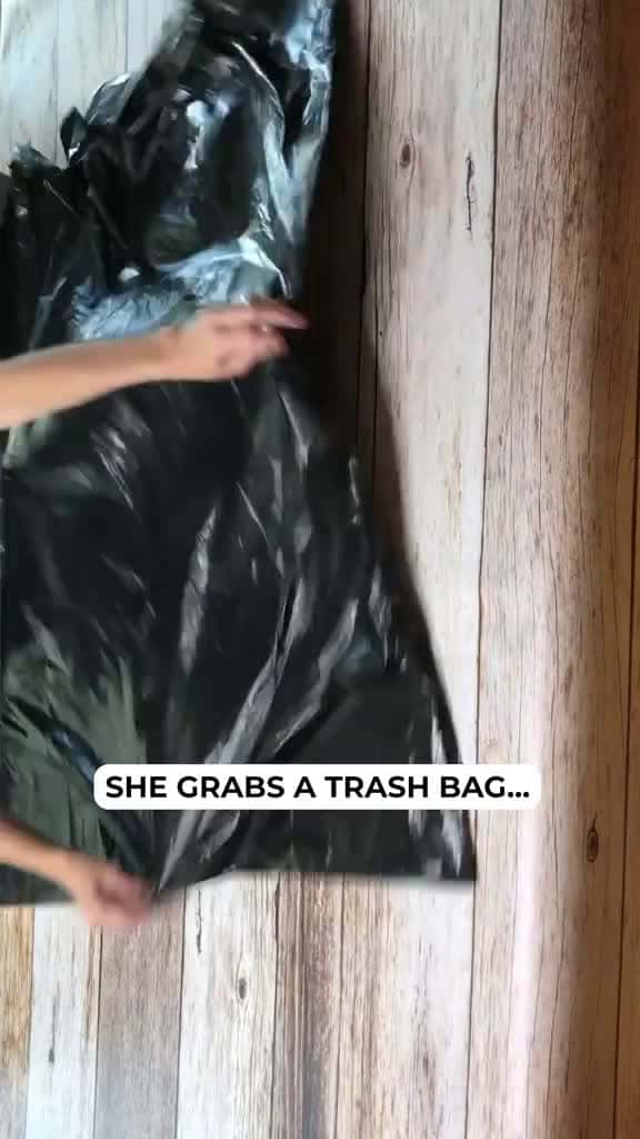 Cover for Spooky season is coming.. 👻🎃💀 #DIYHacks #EasyDIY #DollarTree #DollarStore #DollarTreeDIY #DIY #hacks #diyproject #upcycling #SpookySeason #DIYHalloween #HalloweenDecor #HalloweenDIY #FallDIY #CreepyCrafts created by hometalk wi...