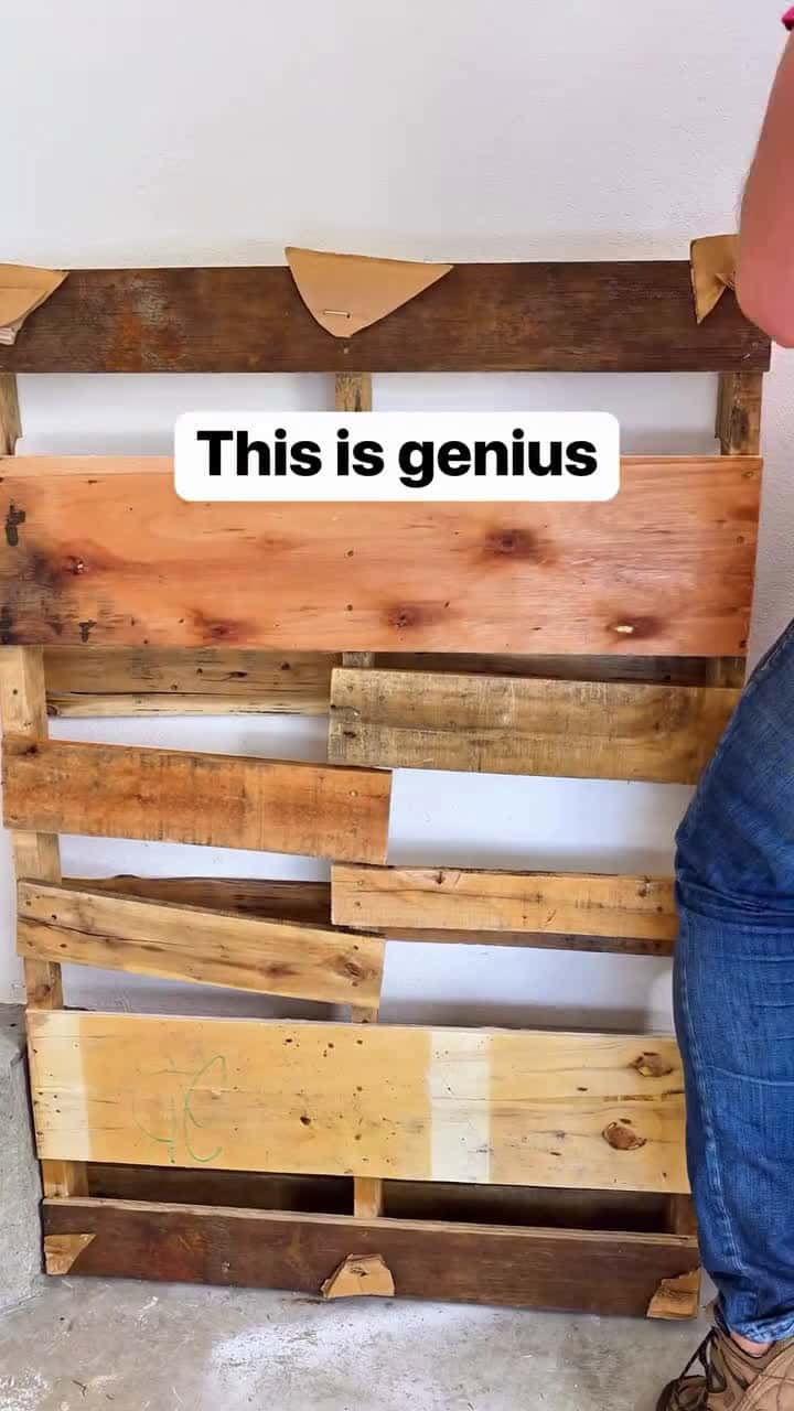 Cover for Use a wood pallet to organize yard and garden supplies in the garage #wood #pallets #yardwork #garage #lifehacks 