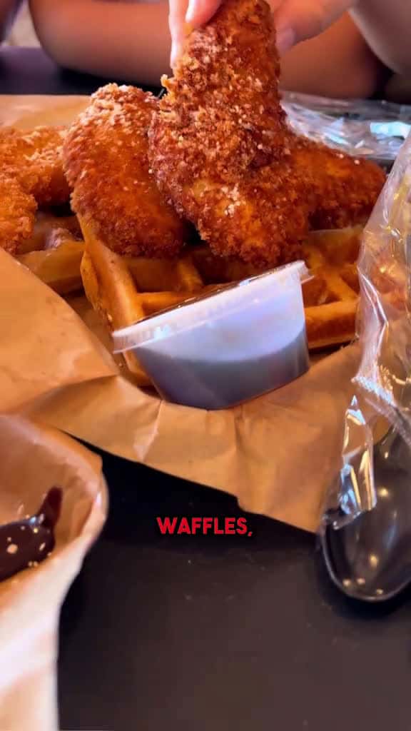 Cover for Waco Waffle Co: Una joya escondida para los amantes del waffle en Waco, TX 🧇✨ @WacoWaffleCo  📍224 Halbert Ln, Waco, TX Si te gustan los waffles, tienes que visitar este lugar 👇 Somos una familia de cuatro viajando en RV por los...
