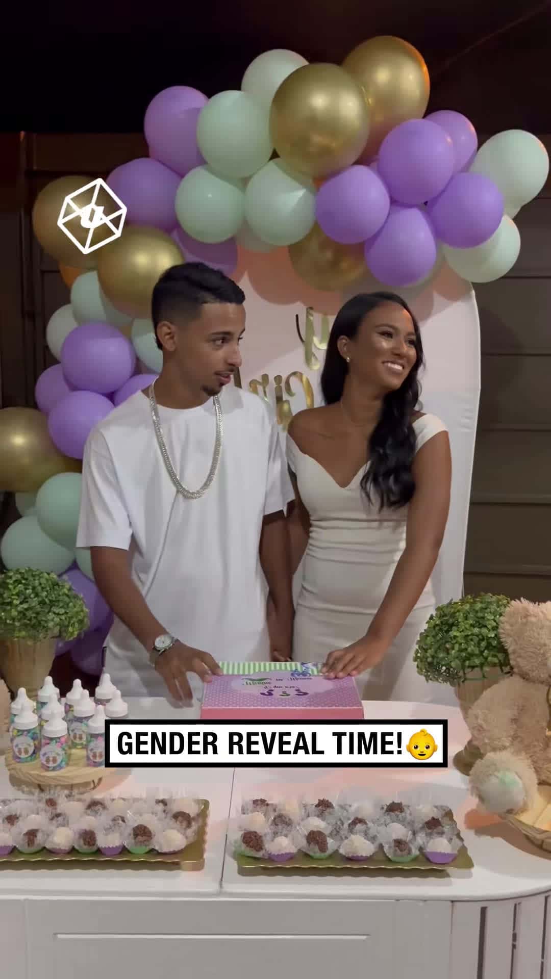 Cover for This gender reveal is lit 🔥😬                   🎥: Antonio Kauann via ViralHog #UNILAD #genderreveal #funnyy #fail #fire #scary