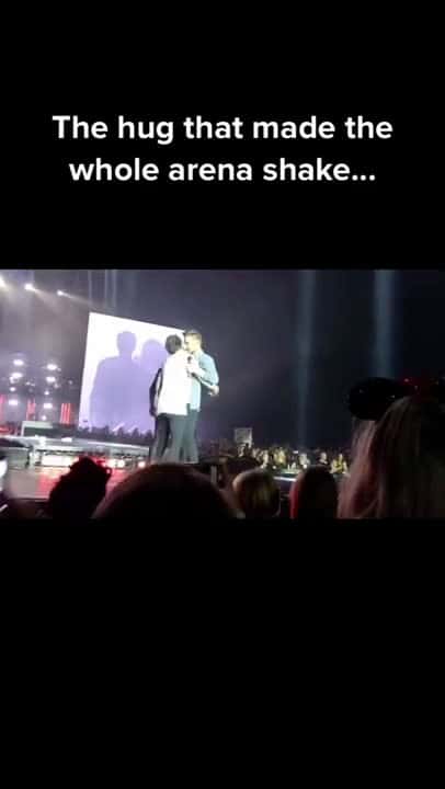 Cover for The Hug That Made The Whole Arena Shake tiktok vashapeninnnnn