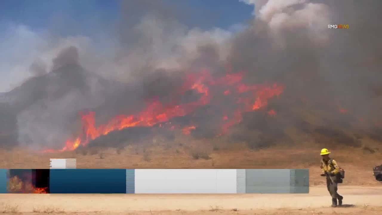 Cover for Fire crews tackling 4586-acre fire south of Lake Piru: Evacuation orders and warnings in place
