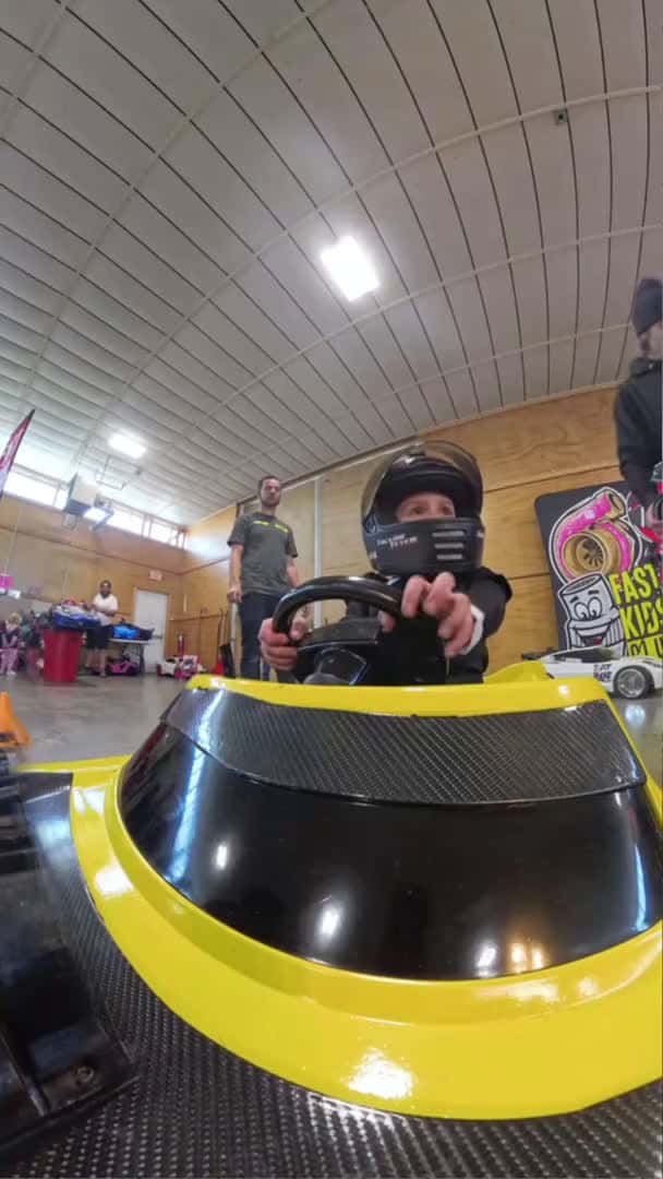 Cover for Drag racing indoors is so much fun! #dragracing #fast_100 (2)