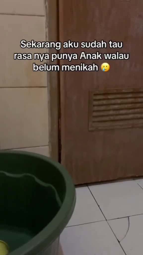 Cover for Di kamar mandi ada cctv portabel Cr @kafuuag
