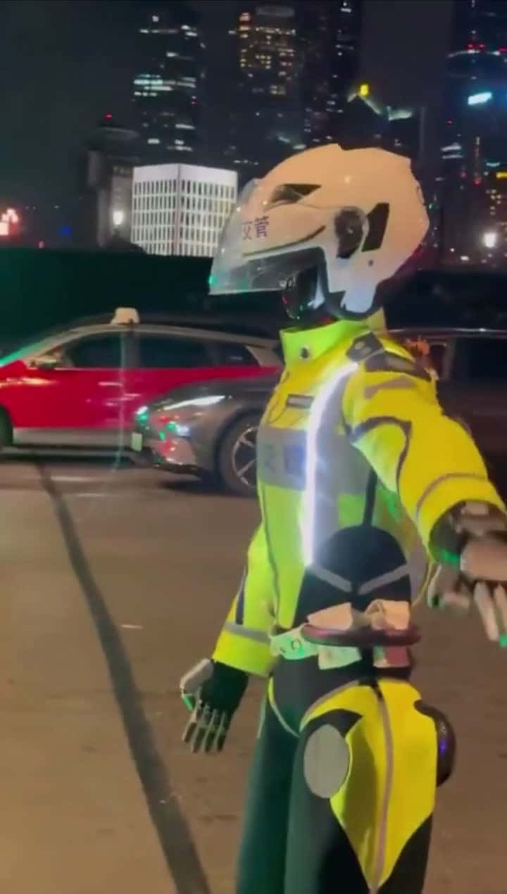 Cover for China’s traffic lights are on a whole new level 🤖🚦 #China #Traffic #SmartCity