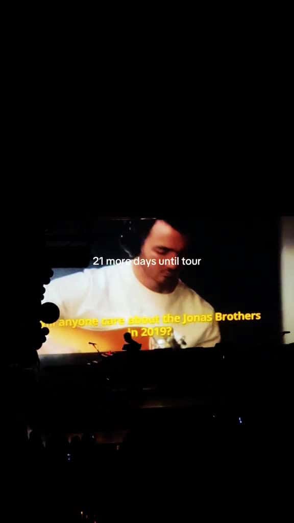 Cover for 21 more days🎉🕐♥️ #jonasbrothers #nickjonas #kevinjonas #joejonas #jonasbrotherstour #icantlose  @Jonas Brothers