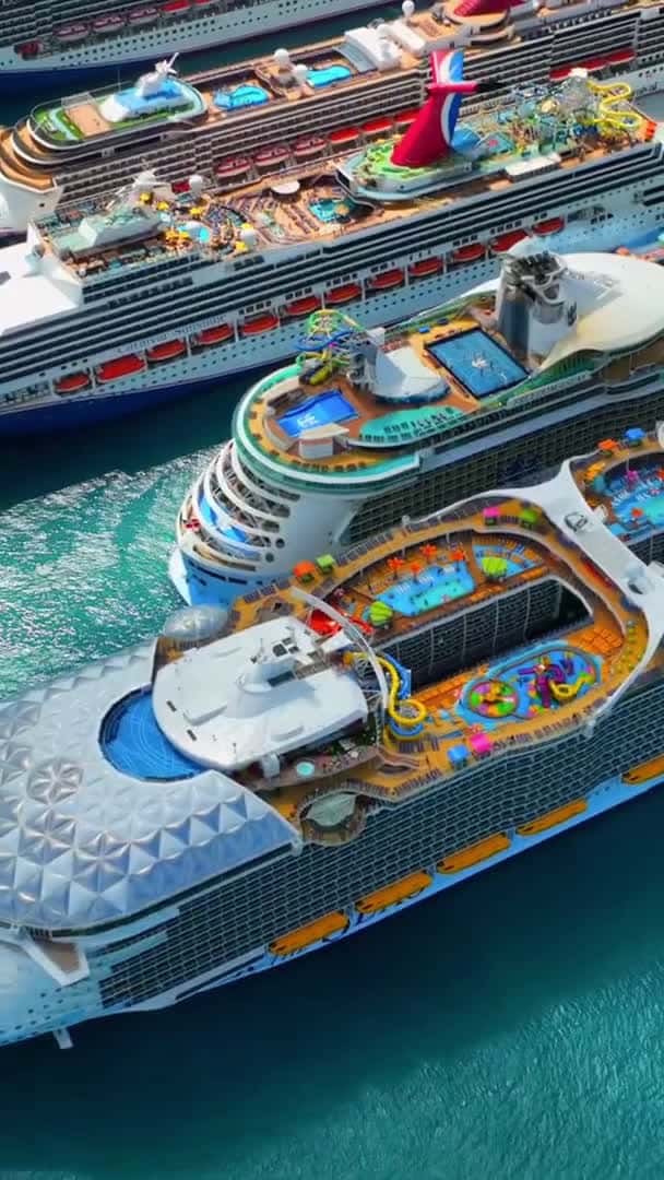 Cover for Full House in Nassau #cruise #cruiseship #nassau #bahamas #wonderoftheseas