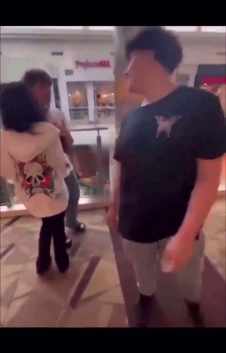 Cover for #caughtoncamera  #viral  #follow  #fightcam Fat bully jumps on his opponent while he was with girlfriend, for talking sh*t and saying the b-word for no reason and ends getting knocked out on the ground. Follow my ig @lulloriii