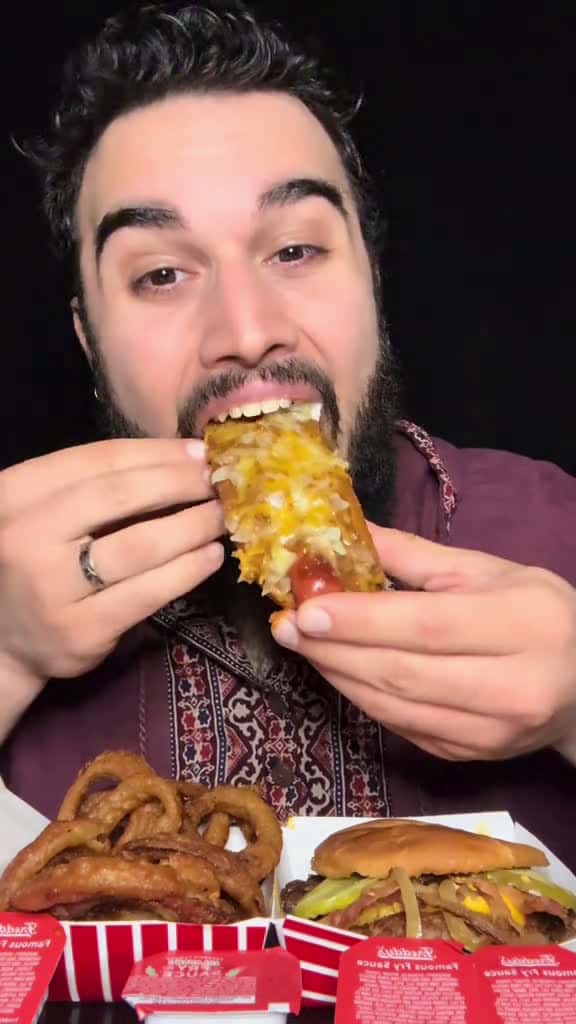 Cover for Freddys Chili Dog Under 1 Bite      freddys freddyssteakburger chilidog hotdog ov 79022 #us